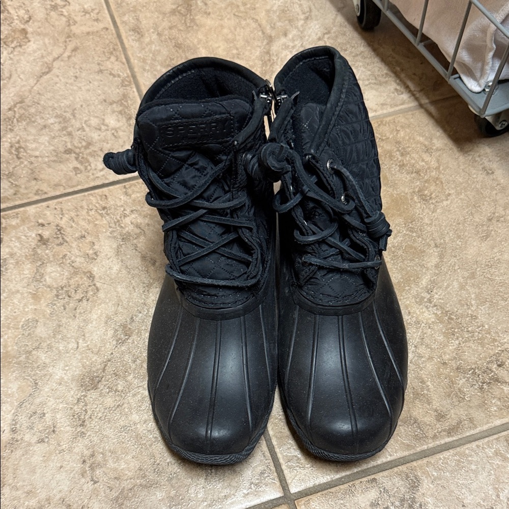 Women’s Sperry fleece lined boots size 7